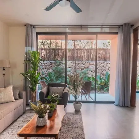 Stylish Duplex Lower Level 2-br Wifi Pool Gym Tulum