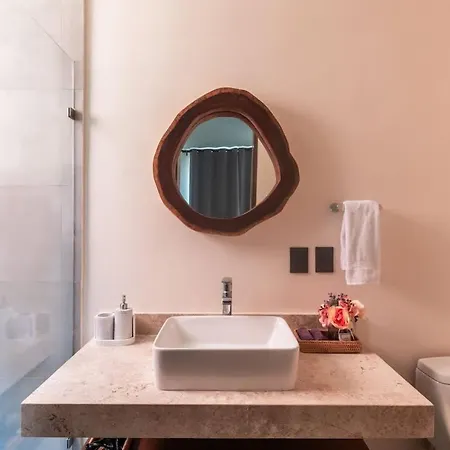 Stylish Duplex Lower Level 2-br Wifi Pool Gym Apartment *
