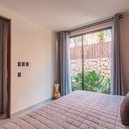 Stylish Duplex Lower Level 2-br Wifi Pool Gym *
