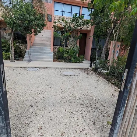 Stylish Duplex Lower Level 2-br Wifi Pool Gym