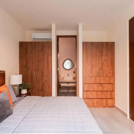 Stylish Duplex Lower Level 2-br Wifi Pool Gym