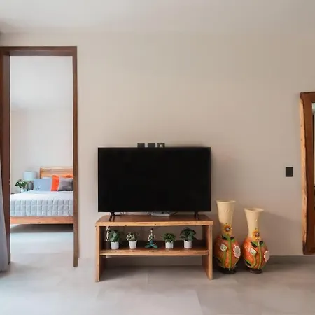 Stylish Duplex Lower Level 2-br Wifi Pool Gym Apartment *