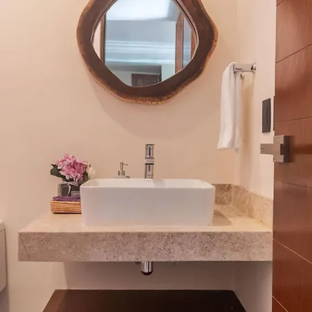 Stylish Duplex Lower Level 2-br Wifi Pool Gym Tulum