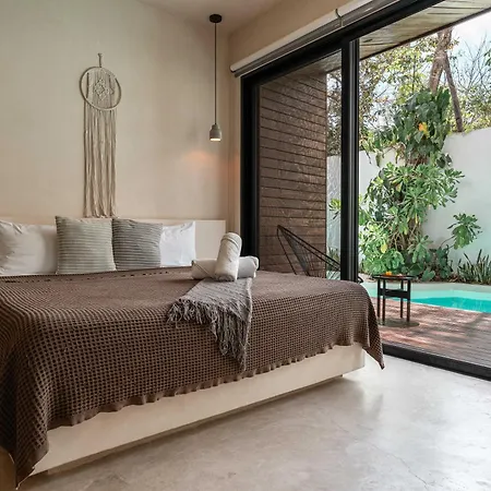 Waterhouse Deluxe Private Pool 10 Pax