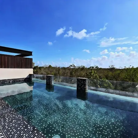 Hyde Master Private Balcony Gym Sunny Pool Apartment
