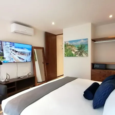 Apartment King Bed Cool Pool Hammock Gym Wifi Hyde
