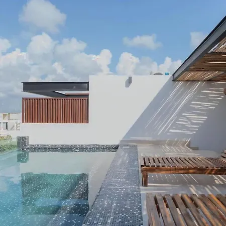 Apartment King Bed Cool Pool Hammock Gym Wifi Hyde *