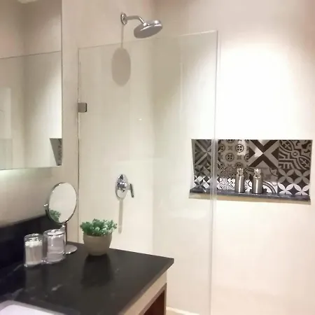 King Bed Cool Pool Hammock Gym Wifi Hyde