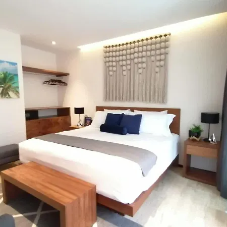 Apartment King Bed Cool Pool Hammock Gym Wifi Hyde *