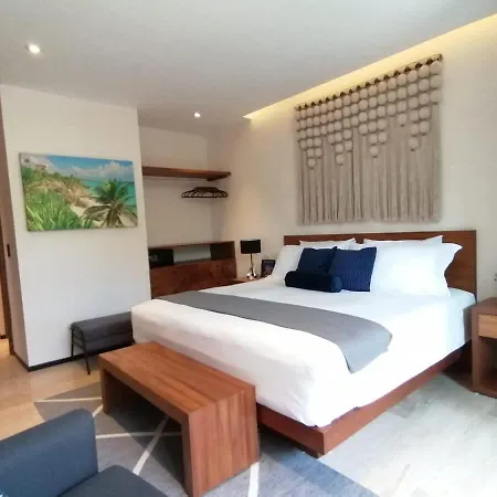 King Bed Cool Pool Hammock Gym Wifi Hyde