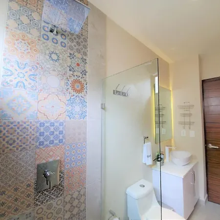 Apartment Private Jungle Cool Pool 500 Mbps Wi-fi 3 Bikes King Bed *