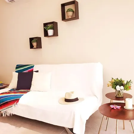 Apartment Private Jungle Cool Pool 500 Mbps Wi-fi 3 Bikes King Bed *