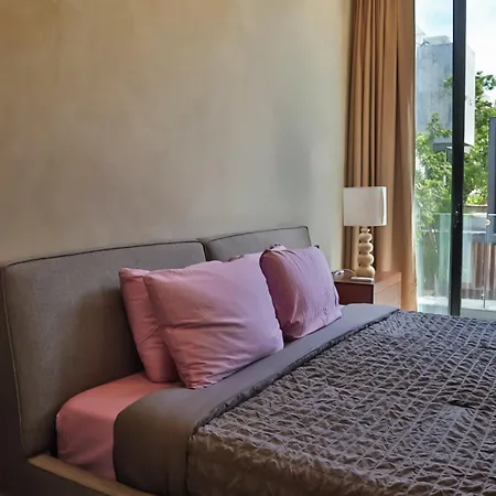 Apartment Quiet 4br Townhouse With Private Pool, Roof, Patio *
