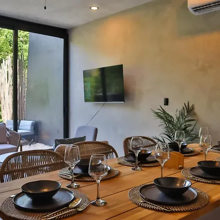 Quiet 4br Townhouse With Private Pool, Roof, Patio *