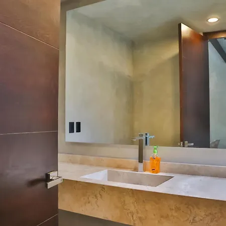 Apartment Quiet 4br Townhouse With Private Pool, Roof, Patio