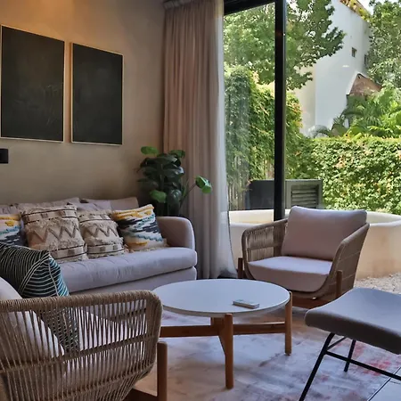 Apartment Quiet 4br Townhouse With Private Pool, Roof, Patio *
