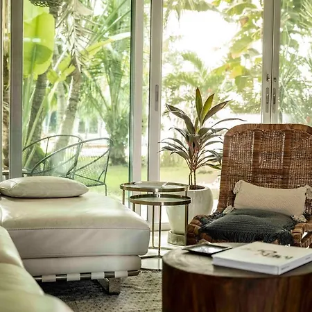 White - Unique Spacious And Club Access