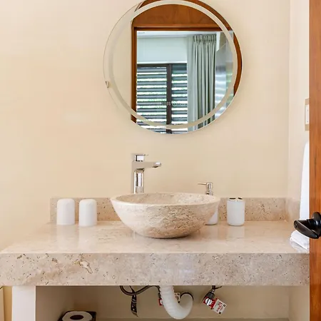 Ocean Breeze - A Few Steps From The Beach! *