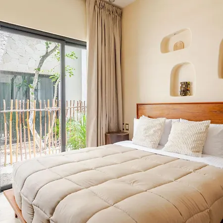 Ocean Breeze - A Few Steps From The Beach!