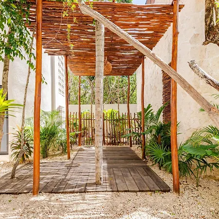 Villa Ocean Breeze - A Few Steps From The Beach!