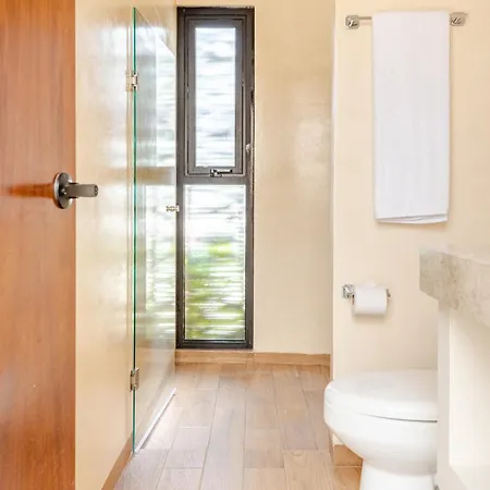 Ocean Breeze - A Few Steps From The Beach! *
