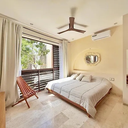 Ocean Breeze - A Few Steps From The Beach!