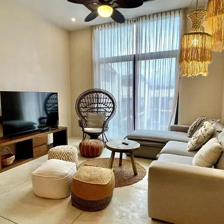 Beautiful 2 Bdr, Location! *