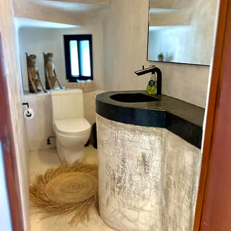 Seafront Luxury & Freedom With Staff Villa