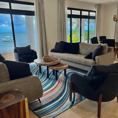 Seafront Luxury & Freedom With Staff