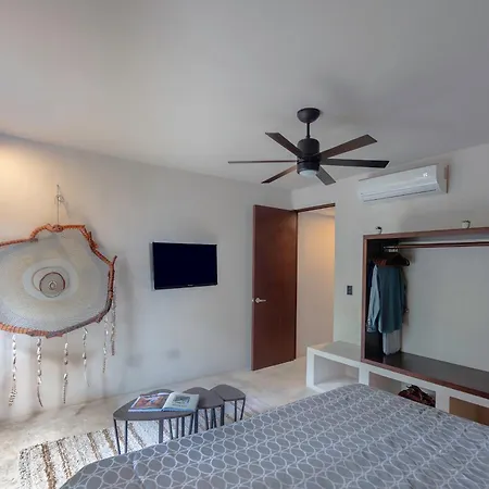 Apartment Charming Getaway In Prime Location