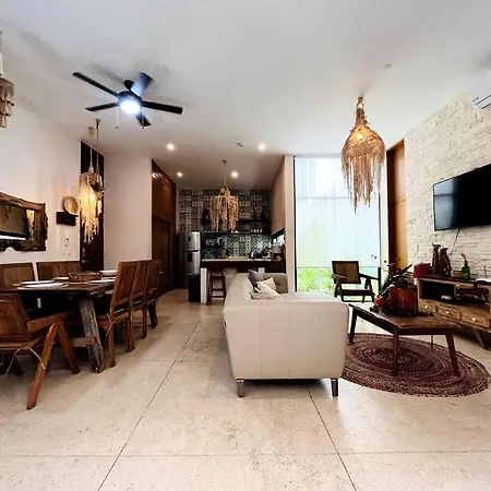 Luxe 3br - Private Terrace, Pool & Vibes Apartment *