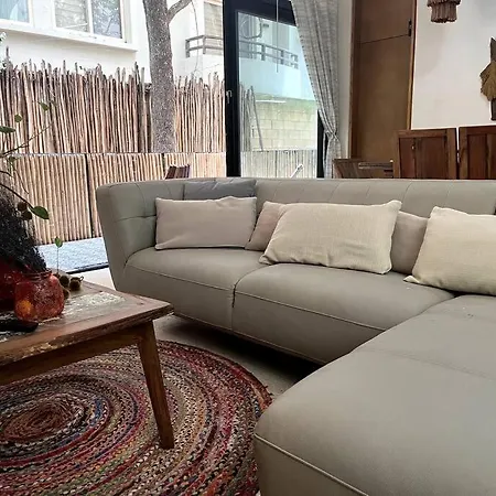 Luxe 3br - Private Terrace, Pool & Vibes Apartment *
