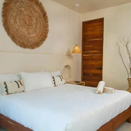 Boho Chic & Pool Apartment