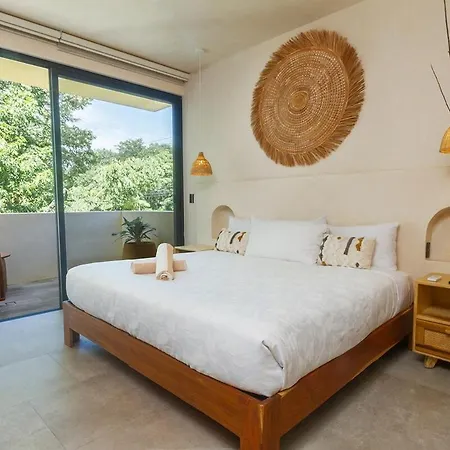 Boho Chic & Pool Apartment