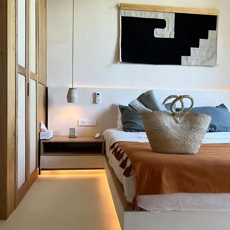 Apartment Romantic Design With Pool Island *
