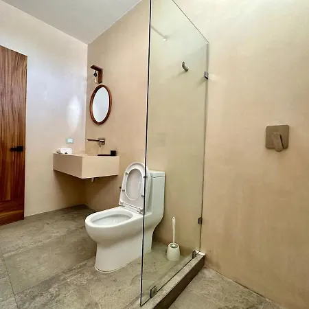 Private Jacuzzi Jungle Loft Apartment *