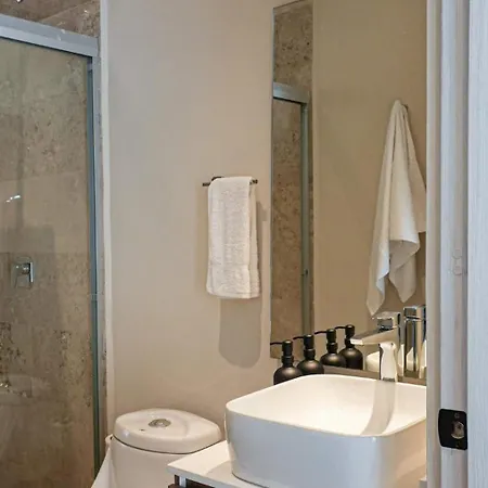 Modern 1br With Private Pool And Surround Speakers Сasa de vacaciones