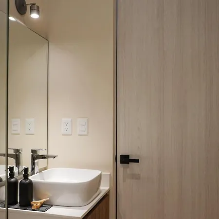 Modern 1br With Private Pool And Surround Speakers *