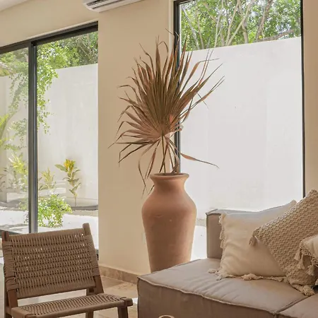 Modern 1br With Private Pool And Surround Speakers