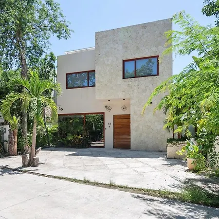 Villa 9br Luxury Aldea Zama, Private Pools & Gym! Tulum