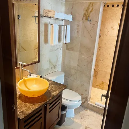 Apartment 2br Kobah 1 Block To & 5th Pool Gym *