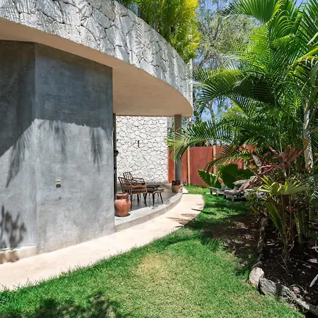 Rousseau Jungle Priv Pool Concierge 1b *