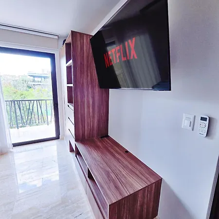 1 Bedroom With King Bed And Balcony With Amenities View * Tulum