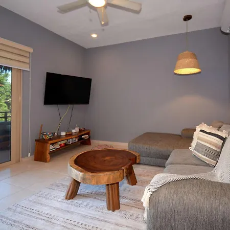 Peaceful Penthouse With Private Rooftop In Gated Community