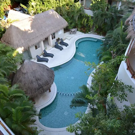 Peaceful Penthouse With Private Rooftop In Gated Community Apartamento