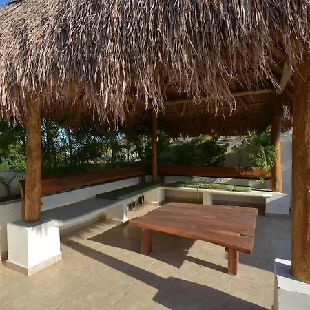 Peaceful Penthouse With Private Rooftop In Gated Community *