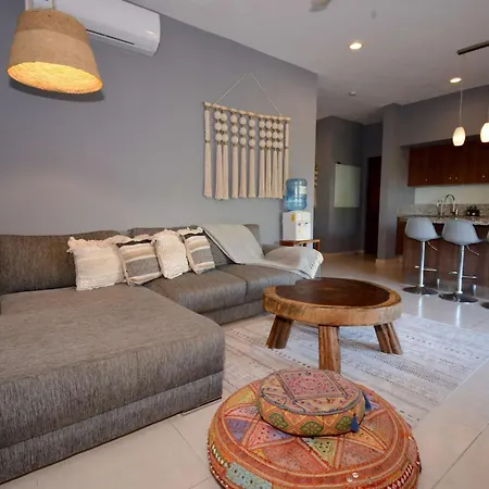 Peaceful Penthouse With Private Rooftop In Gated Community *