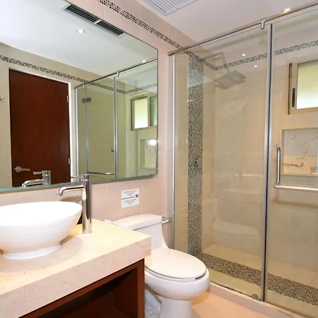 Peaceful Penthouse With Private Rooftop In Gated Community Apartamento