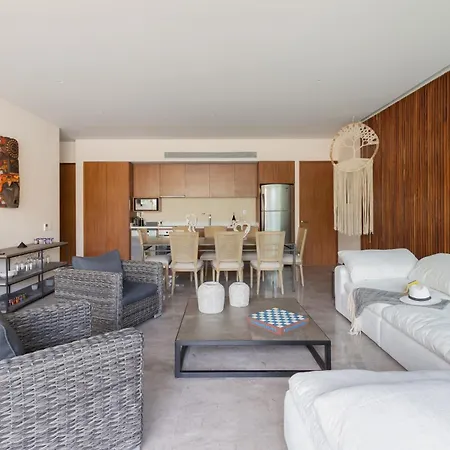 Luxury Two Bedroom Mistiq D104 By Sandy Powerful *