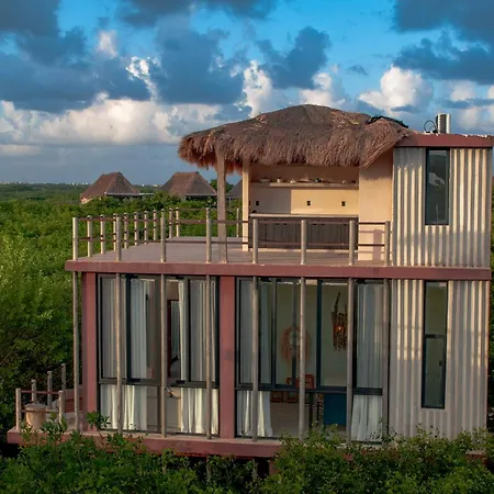 Caiman Habitat Hotel